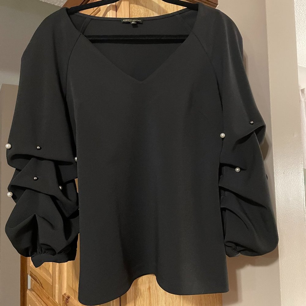 Alberto Makali Black with Pearl Detail, Medium